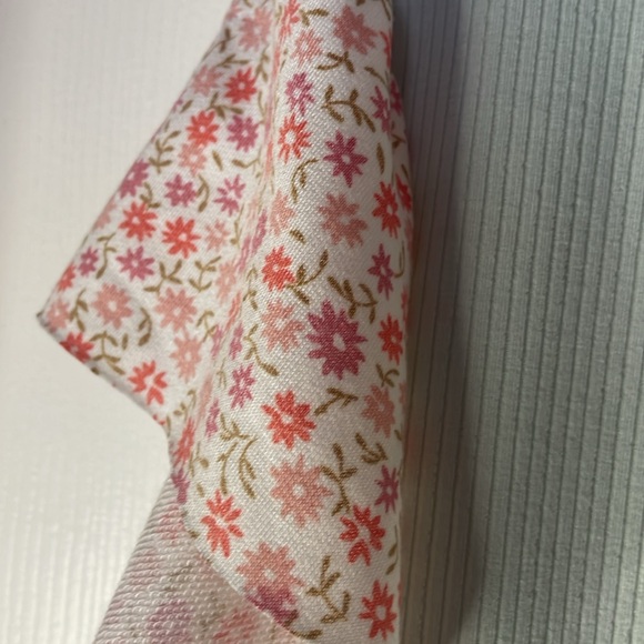 Beautiful sage green ribbed top with floral flutter sleeves NWOT - Picture 4 of 7